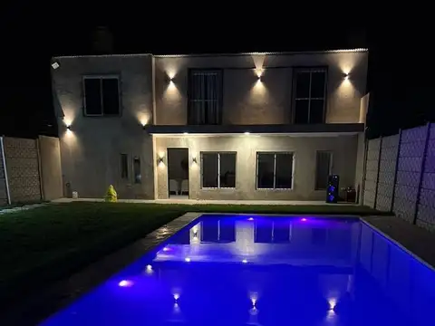 Casa en venta - 2 Dormitorios 1 Baño - 300Mts2 - Escobar