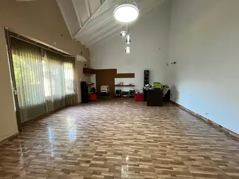 Casa en Venta en Los Polvorines, USD 240.000