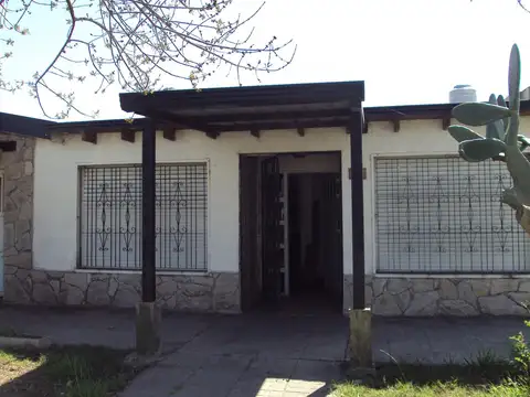Venta Casa 3 Dormitorios.Quincho.Pileta con Filtro 