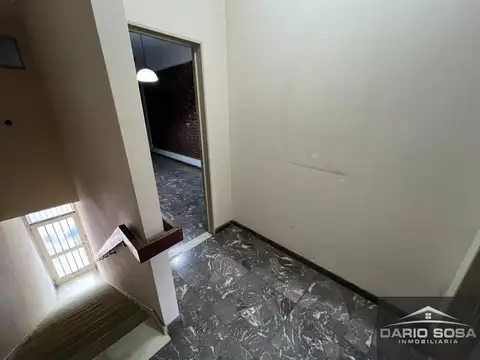 Casa 8 ambientes con 2 baños