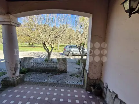 Casa 7 ambientes con 2 baños