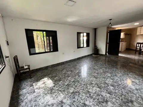 Casa 4 ambientes con 2 baños