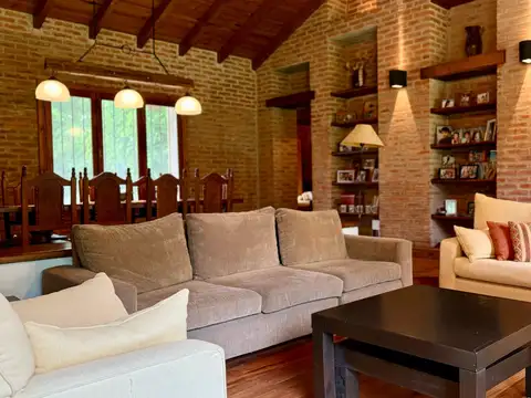 Maravillosa casa espera por ti en La Araucaria| Salvador Maria|Lobos