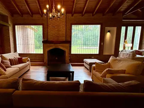Casa 4 ambientes con 3 baños