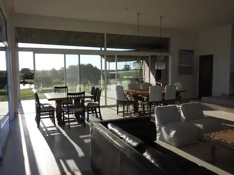 Casa en Alquiler Temporal con 1 cochera