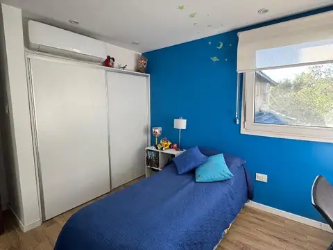 Casa en Alquiler con 4 cocheras