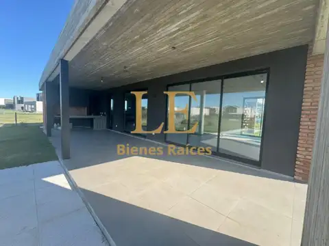 Casa en Venta con 5 cocheras