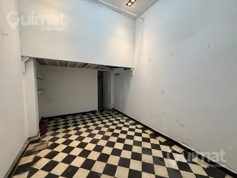 Local en Alquiler en Parque Chacabuco, $ 500.000