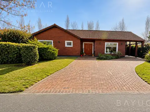 Venta Casa - Barrio La Masia, Pilar (APTO CRÉDITO)