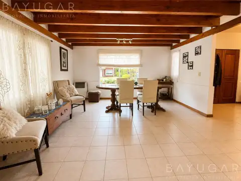Casa 5 ambientes con 3 baños