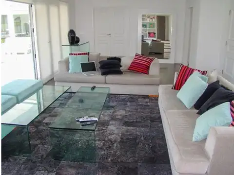 Casa en Alquiler en Rumenco, USD 2.700