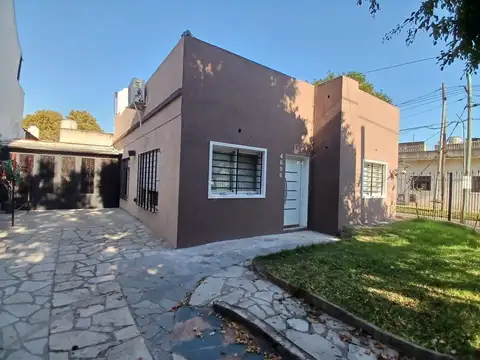 VENTA CASA 3 AMB- cochera- 2 baños-GRal. San Martin