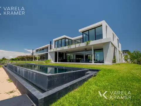 Casa 7 ambientes con 4 baños