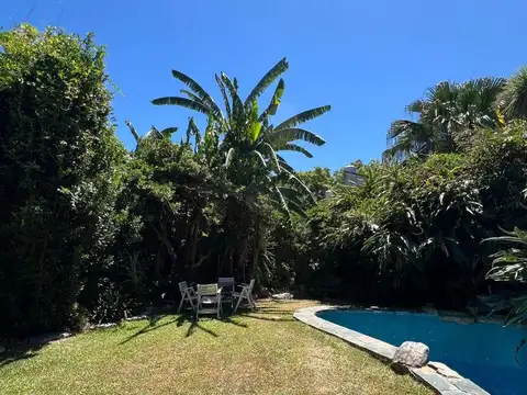 Chalet en 2 plantas en venta c/ jardin + pileta - OLIVOS