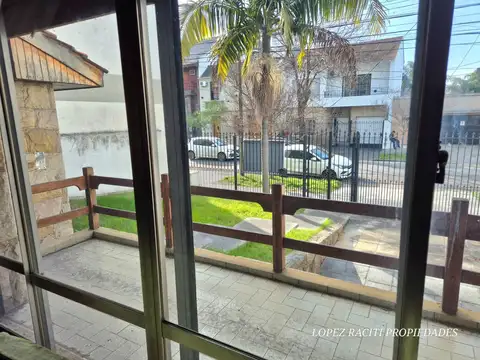 Casa 6 ambientes con 3 baños