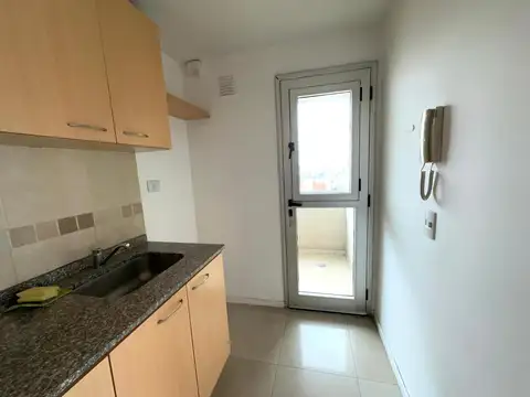 S. MARTÍN CTRO - EXCELENTE DEPTO. 2 AMB. CFTE. C/ BALCÓN