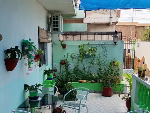 Depto Tipo Casa en Venta de 5 ambientes