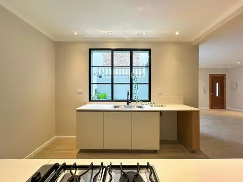 Casa de pasillo de 3 dormitorios a estrenar con patio y terraza