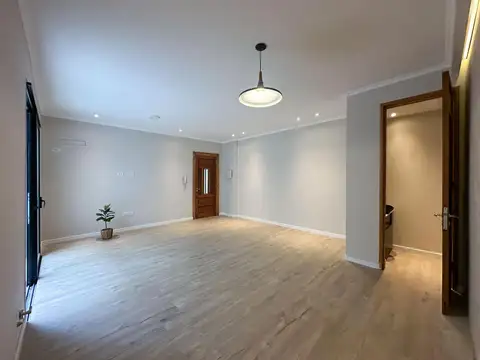 Casa de pasillo de 3 dormitorios a estrenar con patio y terraza