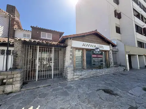 Chalet en excelente ubicación, cercano al centro comercial Güemes y al nuevo Shopping.