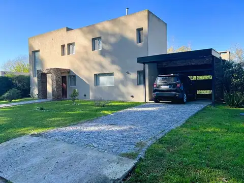 Casa en Alquiler de 3 dormitorios