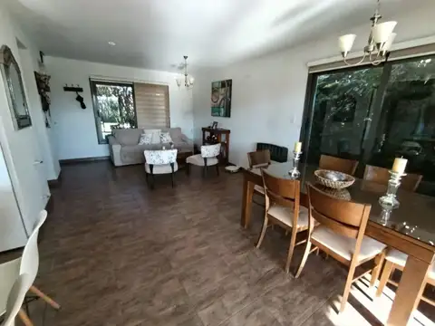 REMAX VENDE CASA EN B.° PRIV. LAR DE VIEYTES 1