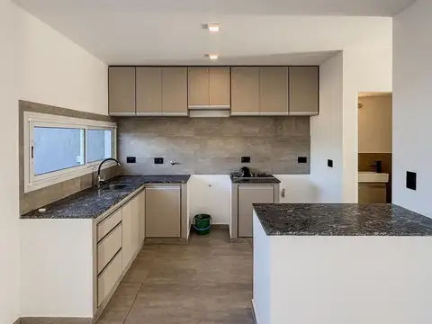 Casa 4 ambientes con 3 baños