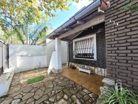 Juan Bautista Alberdi  al 3700 entre J. B. Gonzalez y  Agustín Alvarez