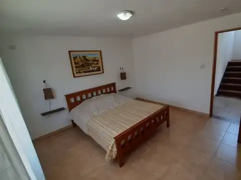 Casa 8 ambientes con 2 baños