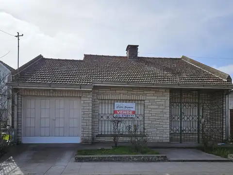 Casa 3 ambientes con garage Zona Punta Mogotes