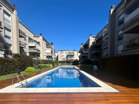 Departamento en venta en Jardines de San Isidro con cochera