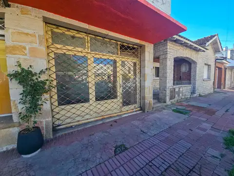 Block: Chalet 3 amb + Depto 3 amb. + 2 Locales-12 de Octubre y Savio