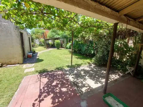 VENTA CASA 3 AMB. JARDIN COCHERA QUILMES OESTE