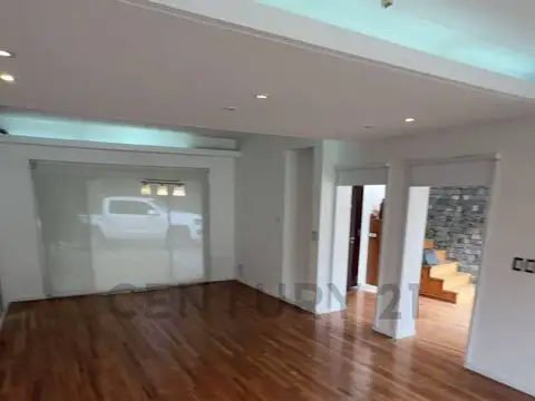 Casa en Venta en Abril Club De Campo, USD 650.000