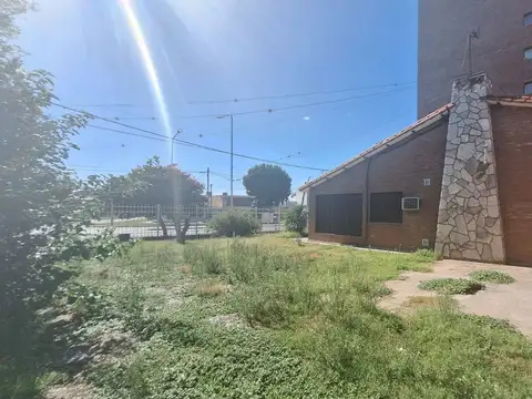 Casa 8 ambientes con 4 baños