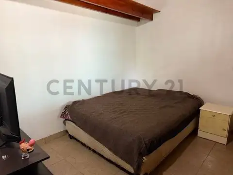 VENTA CASA 4 AMBIENTES EN JOSE LEON SUAREZ CON PATIO