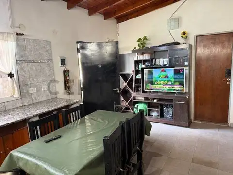 VENTA CASA 4 AMBIENTES EN JOSE LEON SUAREZ CON PATIO