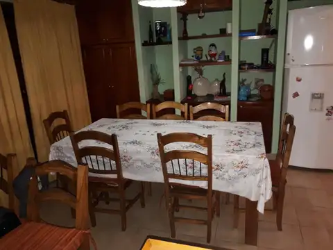 Casa 5 ambientes con 4 baños