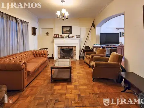 Casa 6 ambientes con 2 baños