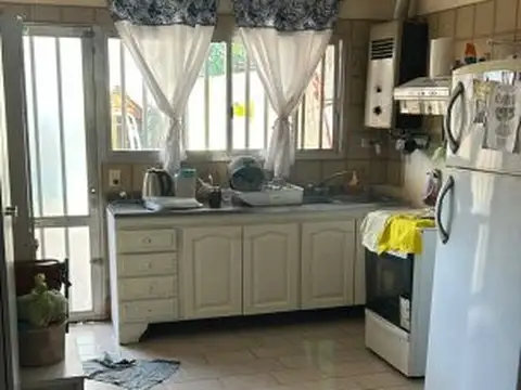 Casa 3 ambientes con 2 baños