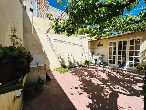 Venta Casa con 2 galpones en La Consulta Mendoza