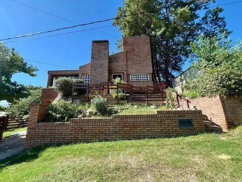 Venta Gran Casa De 3 Dormitorios Con Pileta Y Vista A Las Sierras en Sol Y Río, Villa Carlos Paz