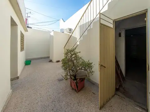 VENTA CASA /5 AMB CON LOCALES BANFIELD
