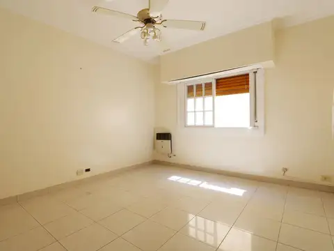 Depto Tipo Casa en Venta en Villa del Parque, USD 185.000