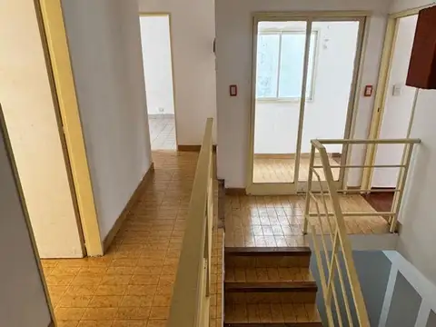 Depto Tipo Casa 7 ambientes con 2 baños