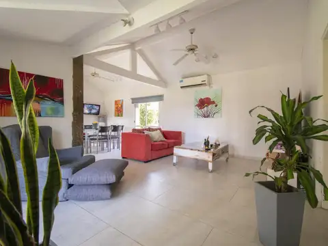 Casa 3 ambientes con 2 baños