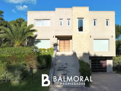 Casa en Venta: Zona Pinamar Norte. Penélope y Fragata Victor