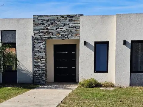 casa en una planta en Santo Tomas