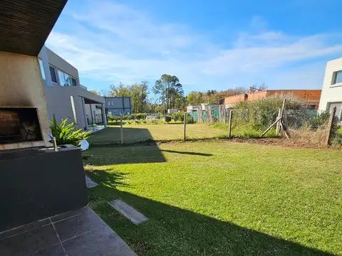 Casa 4 ambientes con 4 baños