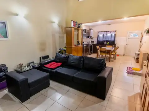 VENTA DE CASA 2 DORMITORIOS CON COCHERA EN ROSARIO - HUMBERTO PRIMO AL 1500